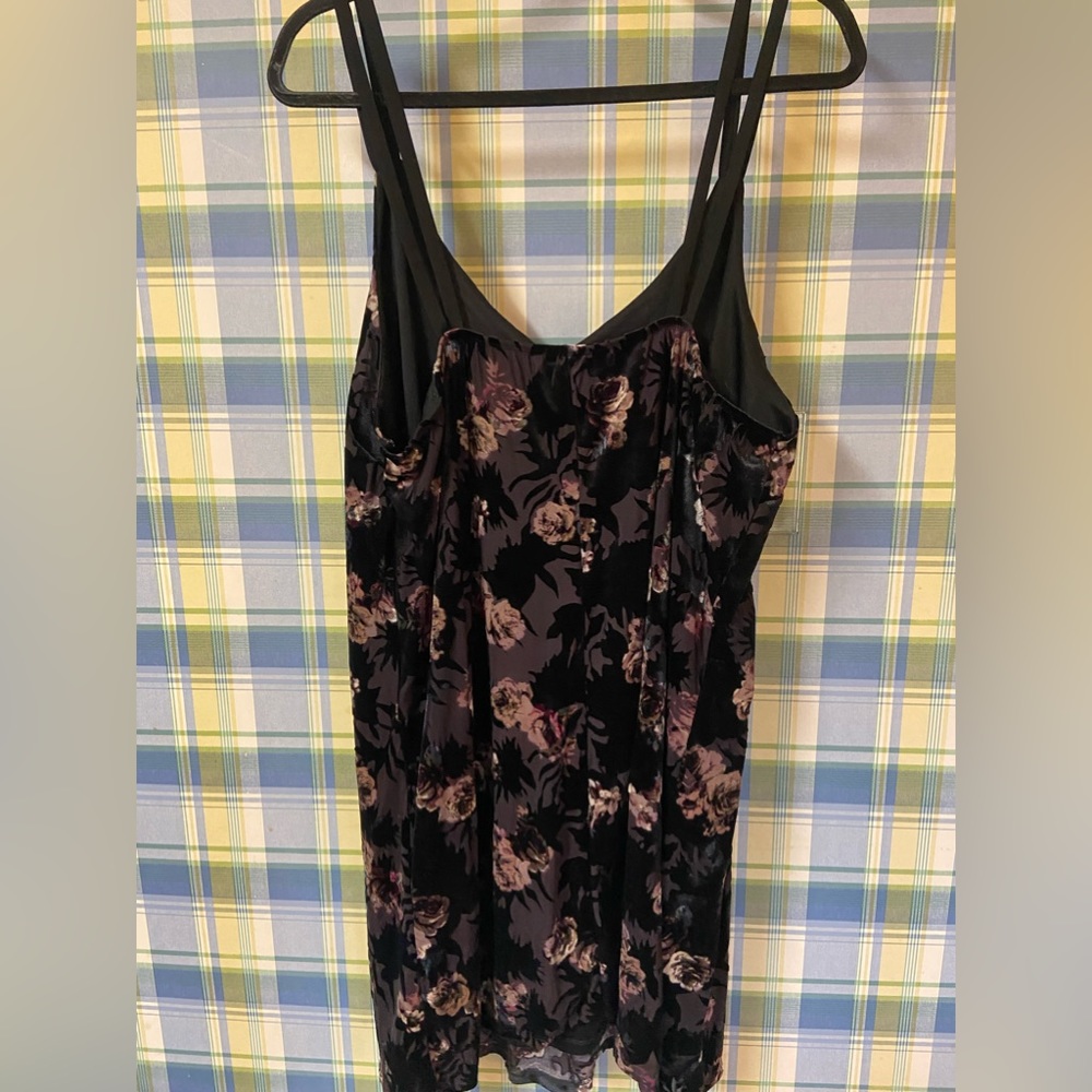 Beautiful black with mauve/rose colored fabric dress. - Picture 2 of 5